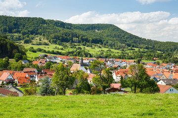 Fototapeta na wymiar Kleinod Hausen im Killertal, Ortsteil von Burladingen auf der Schwäbischen Alb (Hohenzollern)