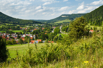 Fototapeta na wymiar Landschaft bei Hausen im Killertal bei Burladingen im Zollernalbkreis (Hohenzollern)