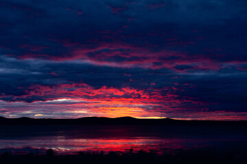 Fototapeta na wymiar beautiful clouds during sunset over the lake