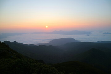 北海道　ニペソツ山からの朝日