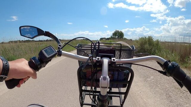 Balade &agrave; v&eacute;lo dans la campagne