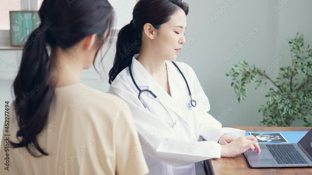 Aufkleber 診察を受ける妊婦　産婦人科　レディースクリニック