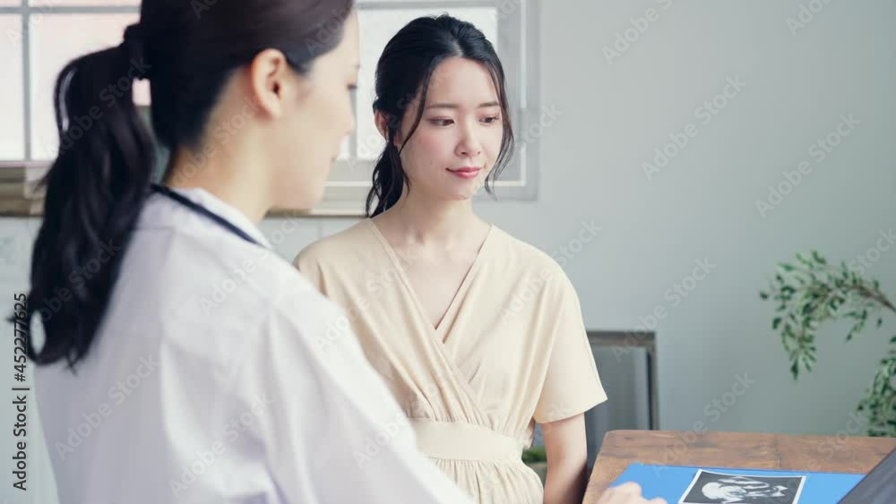 Aufkleber 診察を受ける妊婦　産婦人科　レディースクリニック