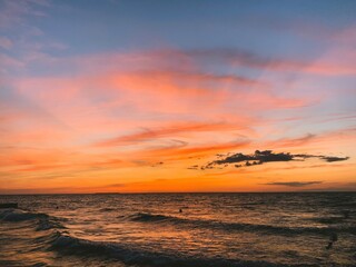 Fototapeta premium Beautiful sky colors after the sunset at the sea