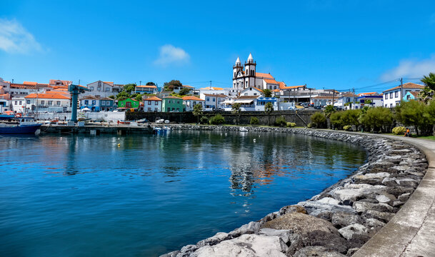 Baía do porto de são Mateus da Calheta, Igreja de São Mateus e Freguesia de São Mateus da calheta em Angra do Heroísmo, Ilha Terceira, Açores