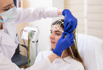 Patient brain testing using encephalography at medical center