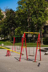 セルビア　ベオグラードの市街地の公園のブランコ