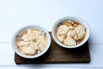 Kembang Tahu or Douhua or Tahua or Javanese calls it ‘Wedang Tahu’ is Tofu Pudding made from Soy Milk with Ginger and Palm Sugar Syrup.