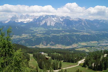 Fototapeta na wymiar picturesque alpine panorama of the Schladming-Dachstein region in Austria (Steiermark or Styria) 