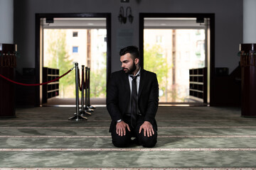 Young Businessman Muslim Praying