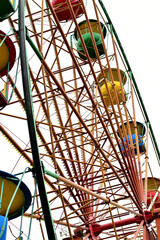 On a white background, there is a close-up of an attraction called a Ferris wheel.