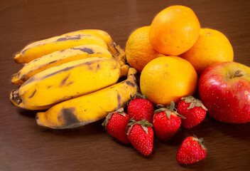 Fruit on the table.
Banana, orange, apple and strawberry.
Organics that fill our bodies with vitamin and health.
For a healthy diet.