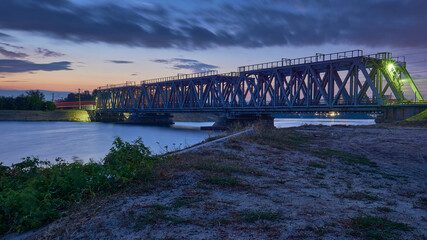 Fototapeta na wymiar Dawn over the railway bridge in Voronezh