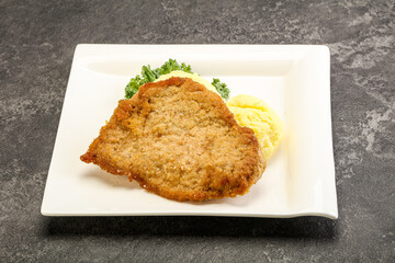 Crispy chicken schnitzel with mashed potato