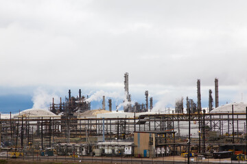 Obraz premium Oil refinery in Beaumont, Port Arthur, USA.