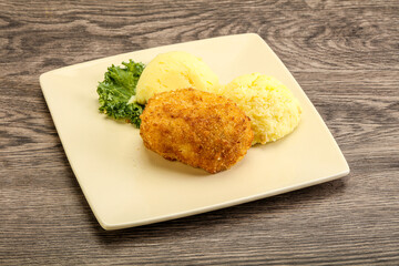 Crispy chicken cutlet with mashed potato