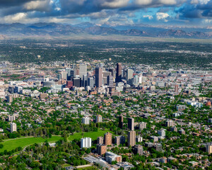 Colorado Rock Mountain rand with Denver skyline - obrazy, fototapety, plakaty