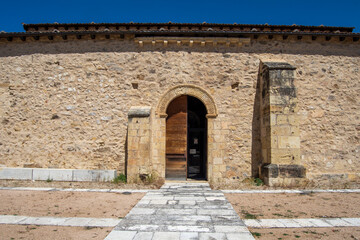 Fototapeta na wymiar Entrada de la casa del Águila Imperial