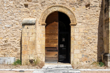 Fototapeta na wymiar Entrada de la casa del Águila Imperial en Pedraza
