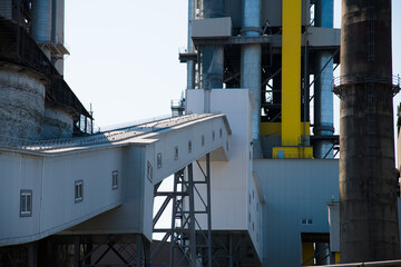 Plant for the production of cement and building mixes