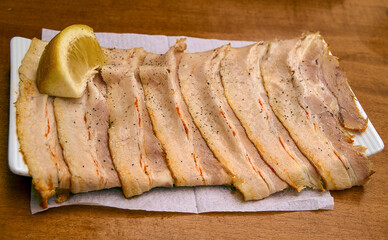 Typical tapa of sliced pork rinds from Cádiz (Spain) in an old bar in the old town. © Ernesto Sevilla