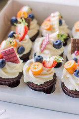 Gift cupcakes in a box, for a birthday