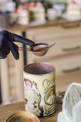 Strainer with cocoa powder 