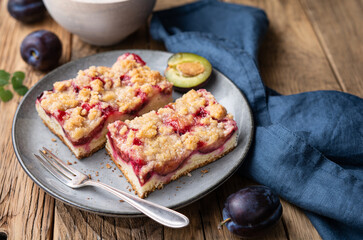 Juicy plum pie slices with crunchy streusel topping