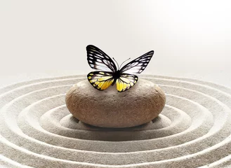 Fotobehang Zen tuin meditatie stenen achtergrond met steen en lijnen in zand voor ontspanning balans en harmonie spiritualiteit of spa wellness © Belight