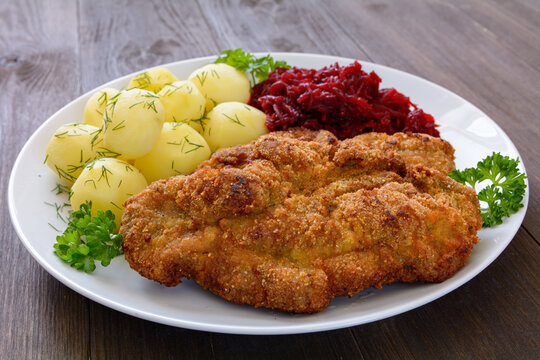 kotlet z ziemniakami i burakami
