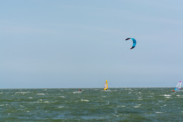 Extreem watersport in cold water of North Sea