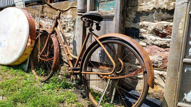 vintage rusty bike against the wall