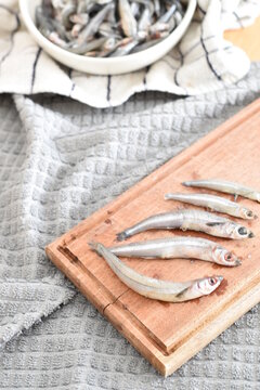 some cornalitos on a wooden board