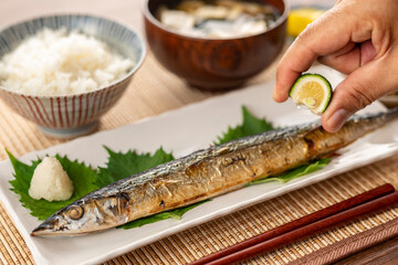 さんまの塩焼き　秋イメージ　