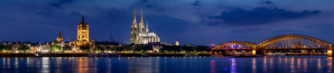 Fototapeta na wymiar Skyline of Cologne - Germany