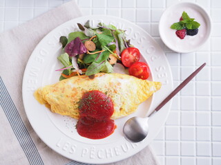 洋食 オムライスでランチタイム