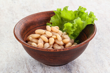 White canned beans for vegan suisine