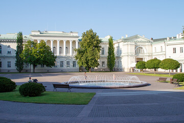 Presidential Palace of the Republic of Lithuania. Courtyard, Garden and Fountain.  - obrazy, fototapety, plakaty