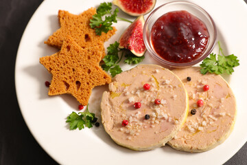 gingerbread toast with slices of foie gras