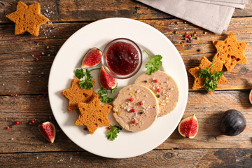 gingerbread toast with slices of foie gras