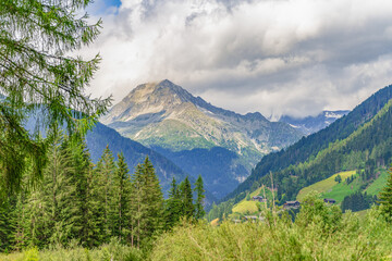 Gebirge / Alpenlandschaft im Defereggental bei Sankt Jakob, Nationalpark Hohe Tauern, Osttirol,...