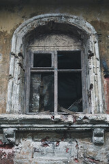 Fototapeta na wymiar vertical view of abandoned house window