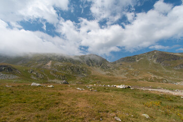 Fototapeta na wymiar Stormy clouds covering the mountain peaks above Transalpina alpine road