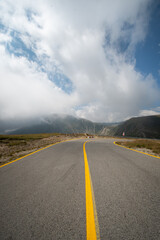 Naklejka premium Summer view of Transalpina mountain road 