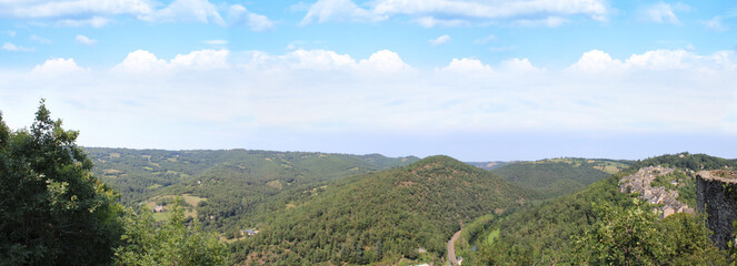 paysage, village médiéval du sud de la France, vue de haut