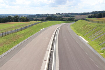 Fototapeta premium Neue leere Autobahn. 