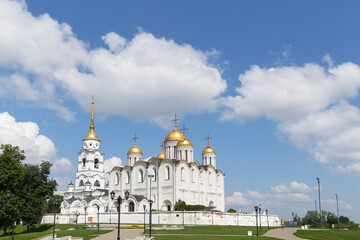 Fototapeta na wymiar Russia. Vladimir. Views of the city of Vladimir. The Chapel of the Mother of God and the Assumption Cathedral.