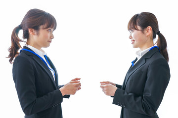 Fototapeta premium 名刺交換をするビジネスパーソン