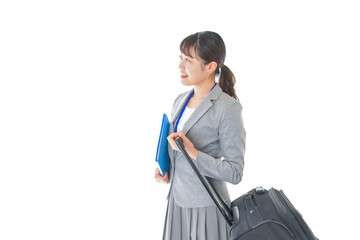 出張に行く若いビジネスウーマン