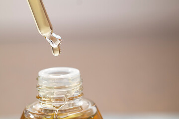 Makeup Ampoule Falling from the Spoid